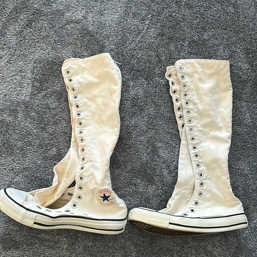 Converse Chuck Taylor All Star Calf Length White Canvas Skeakers. Womens size 8